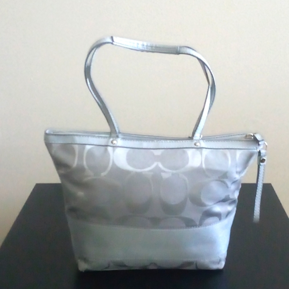 Coach - Picture 2 of 5